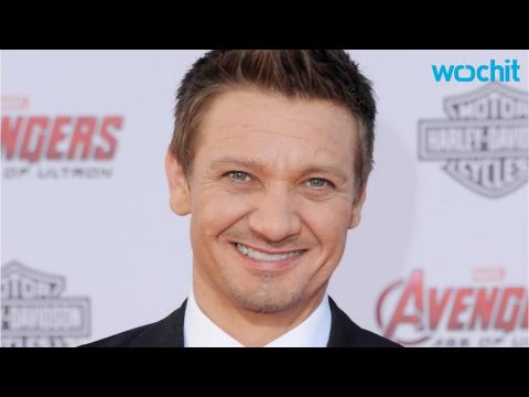 VIDEO : Watch Jeremy Renner Sing Hawkeye's Praises to the Tune of Ed Sheeran's ''Thinking Out Loud''