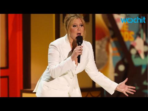 VIDEO : Amy Schumer Clowns One Direction!
