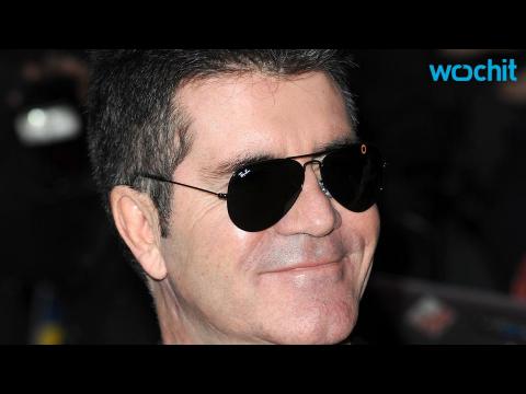 VIDEO : Simon Cowell and Eric Have a Movie Night in Bed