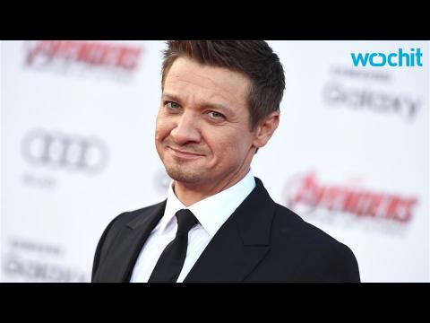 VIDEO : Jeremy Renner Performs an Ode to Hawkeye to the Tune of Ed Sheeran