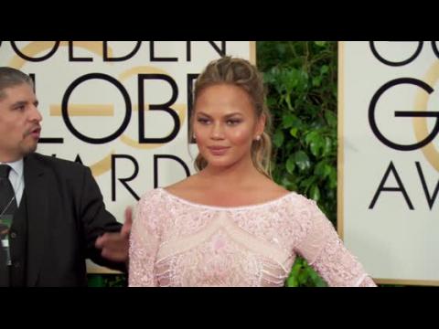 VIDEO : Chrissy Teigen Runs Into Racism in West Hollywood