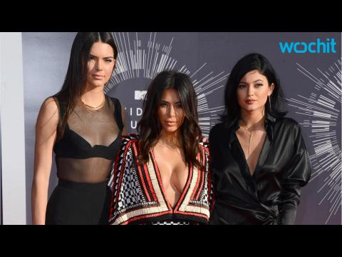 VIDEO : Kim Kardashian and Kylie Jenner Can't Stop Stealing From Each Other's Closets