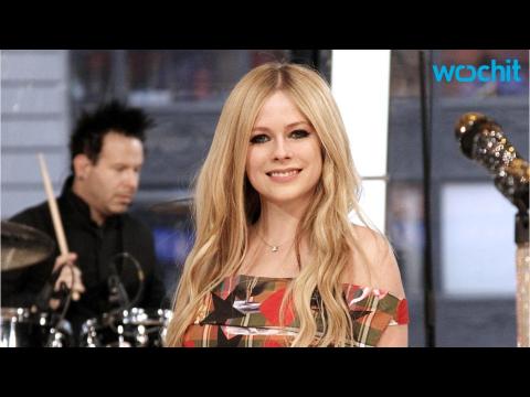 VIDEO : Avril Lavigne Opens Up About Battling Lyme Disease, Releases New Song ''Fly'' to Support Spe