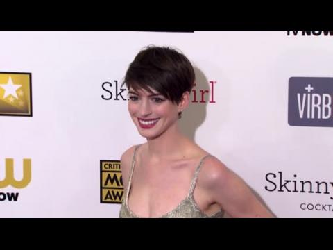 VIDEO : Anne Hathaway Could Be Considering Adoption