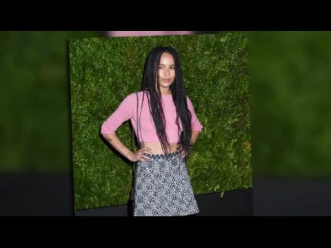 VIDEO : Zoë Kravitz And Karlie Kloss Look Fashionable For Chanel Event