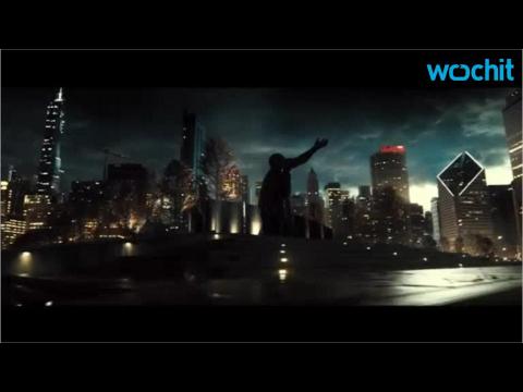 VIDEO : Zack Snyder Finally Reveals Ben Affleck's Full Batsuit Days After Batman V Superman: Dawn of