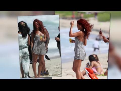 VIDEO : Rihanna Celebrates On The Beach In Hawaii At Assistant's Wedding