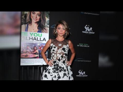 VIDEO : Sarah Hyland Wears Revealing Lace Dress For Her Movie Premiere