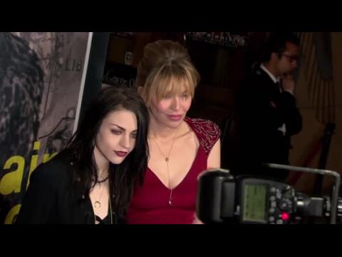 VIDEO : Courtney Love And Frances Bean Attend Premiere Of Kurt Cobain: Montage Of Heck