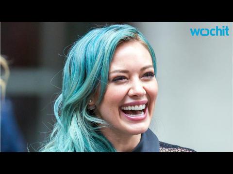 VIDEO : Buh-Bye, Blue! Hilary Duff Switches to Pink Hair Post-Coachella