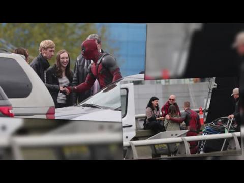 VIDEO : Ryan Reynolds Has Fun With Fans On The Deadpool Set