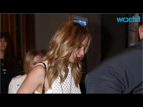 VIDEO : Jennifer Lawrence and Lorde Link Up For a Night Out in NYC