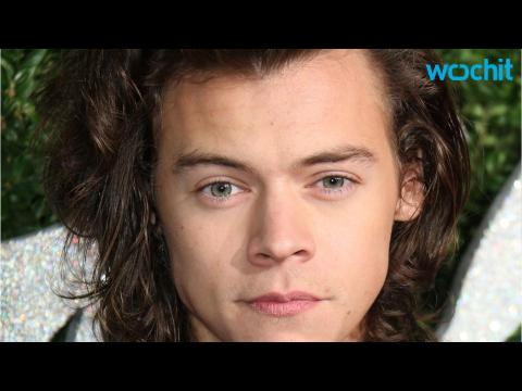 VIDEO : Harry Styles Gets THE BUS!