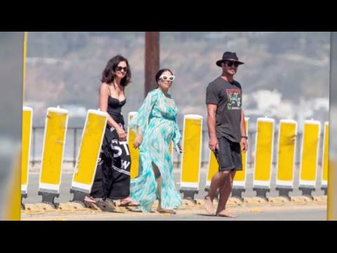 VIDEO : Is Lady Gaga Sporting a Baby Bump in Los Angeles?