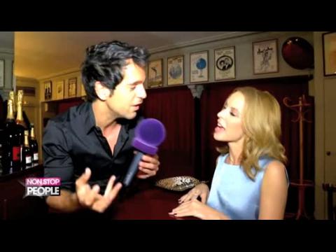 VIDEO : Kylie Minogue rencontre le franais derrire la chanson sur ses fesses