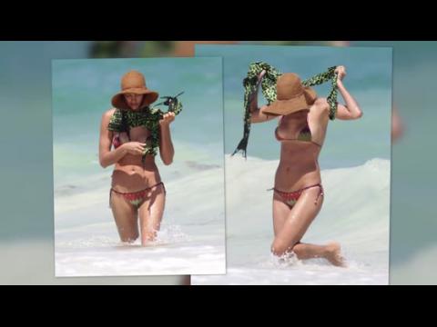 VIDEO : Irina Shayk Shows Off Her Sexy Beach Body In Mexico