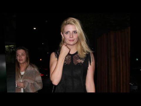 VIDEO : Mischa Barton Sues Her Mother For Alleged Fraud