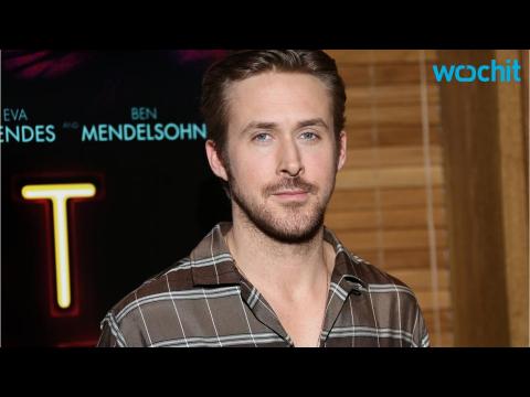 VIDEO : Ryan Gosling's Embarrassing Cell Phone Gaffe