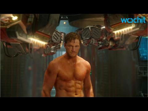 VIDEO : Jurassic World Clip Shows Chris Pratt Flirting With Bryce Dallas Howard and So Much Sexual T