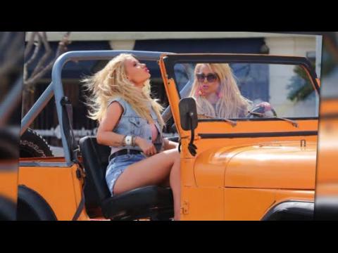VIDEO : Britney Spears & Iggy Azalea Film 'Pretty Girls' Music Video