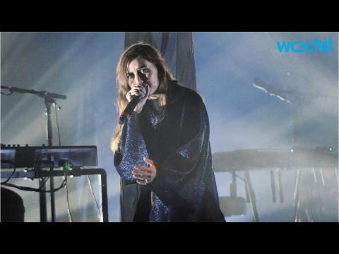 VIDEO : Lykke Li Does Aching Cover of Drake's 'Hold On, We're Going Home'