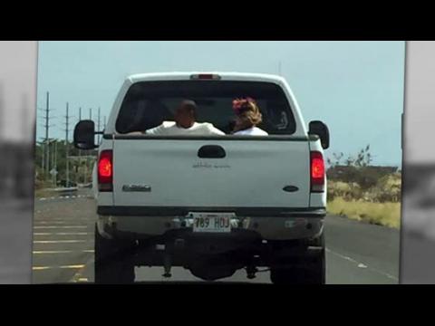 VIDEO : Jay Z & Beyonc Ride In The Back Of A Truck In Hawaii