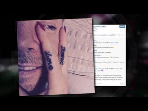 VIDEO : Jenny McCarthy Gets A Tattoo For Donnie Wahlberg