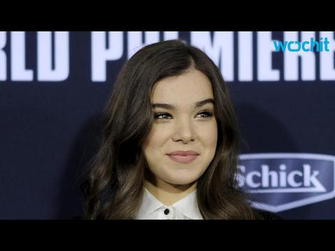 VIDEO : Hailee Steinfeld Signs With CAA