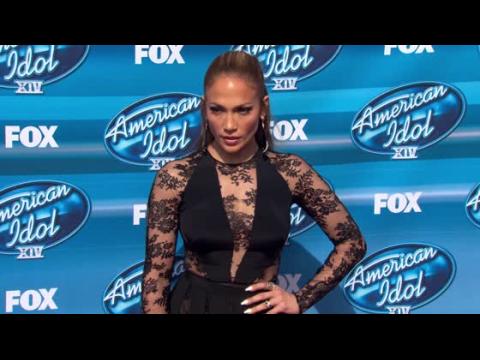 VIDEO : Jennifer Lopez Flaunts It At American Idol Finale