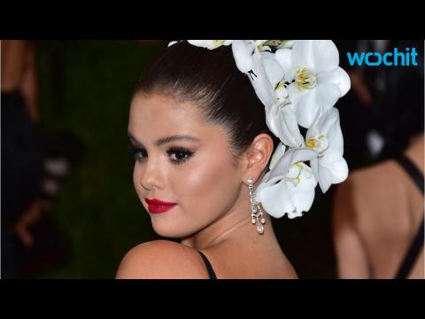 VIDEO : Selena Gomez Reveals How Close She Is to Finishing New Album