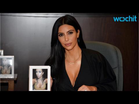 VIDEO : Lena Dunham Buys a Copy of Kim Kardashian's 'Selfish'