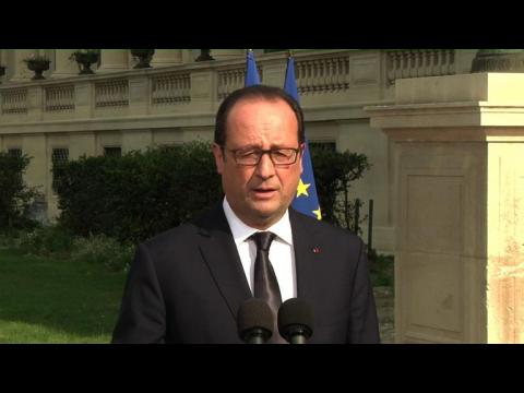 Crash d'Air Algérie: Hollande reçoit les proches des victimes