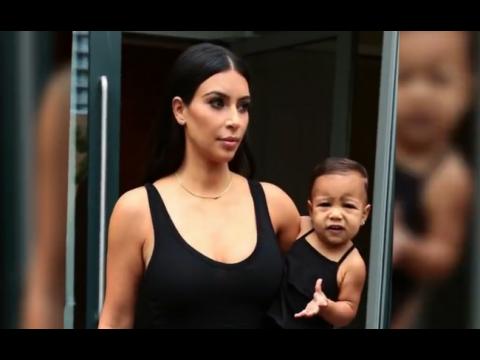 VIDEO : Comment Kim Kardashian lance une nouvelle mode