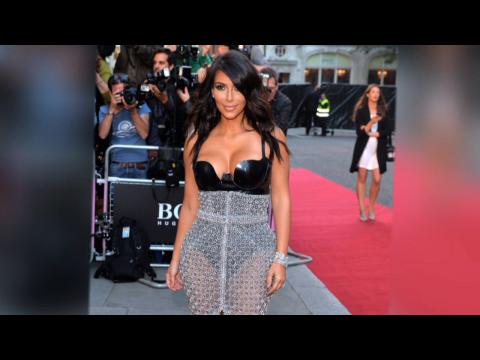 VIDEO : Kim Kardashian Kills It At GQ Awards While Eva Longoria Stuns In White