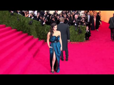 VIDEO : Kim Kardashian Strips Off For GQ Magazine