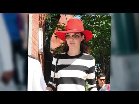 VIDEO : Kendall Jenner a l'air de défiler même en-dehors des podiums