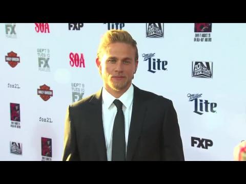 VIDEO : Charlie Hunnam Makes Someone's Day At The Sons of Anarchy Premiere