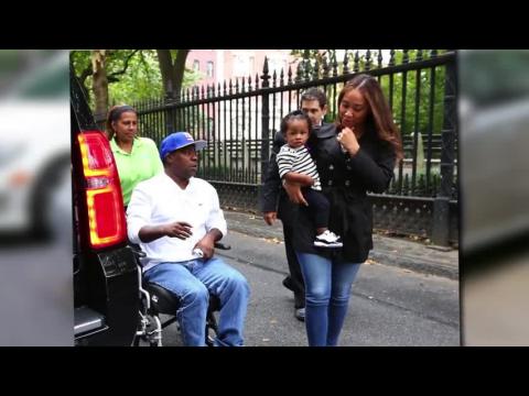 VIDEO : Tracy Morgan Spotted Entering A New York City Hospital