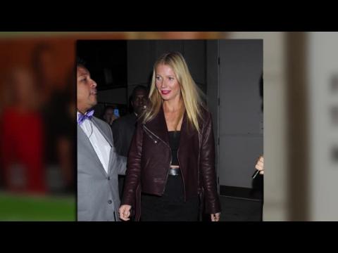 VIDEO : Gwyneth Paltrow Enjoys an Evening at the Theatre