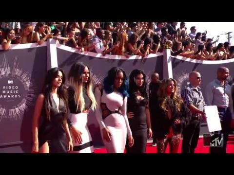 VIDEO : A Sexy Parade At 2014 VMA Awards And Beyonce Kisses Blue Ivy