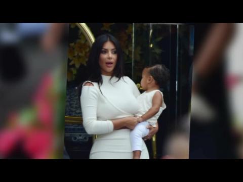 VIDEO : Kim Kardashian et North sont assorties