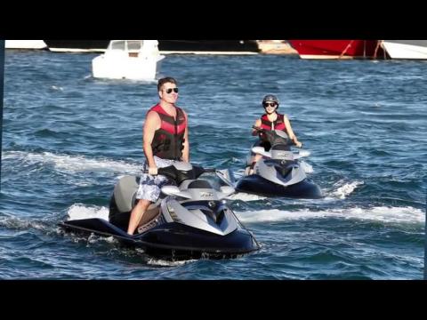 VIDEO : Simon Cowell profite du soleil  St Tropez
