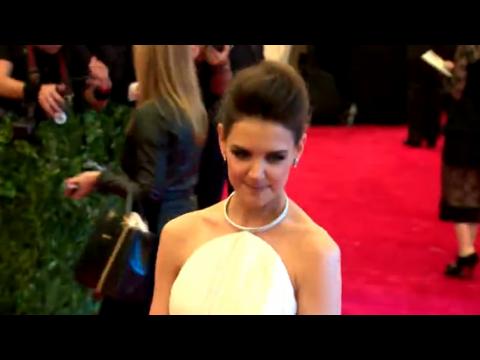 VIDEO : Katie Holmes ne blâme pas Tom Cruise pour ses passages à vide