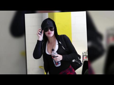 VIDEO : Newly Single Khloe Kardashian Hits The Gym Hard