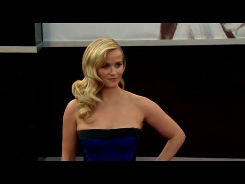 VIDEO : Reese Witherspoon Reveals Her 'Many Different Shades'