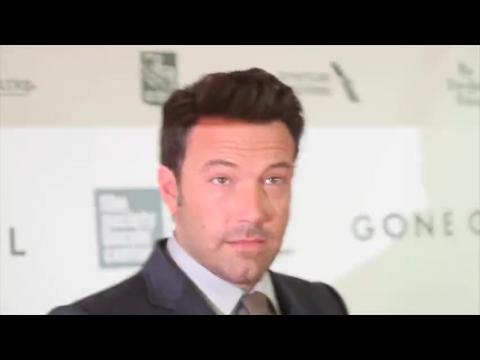 VIDEO : Ben Affleck And Rosamund Pike Hit The Premiere For Gone Girl