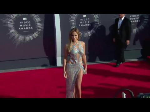 VIDEO : Jennifer Lopez et Leah Remini se font emboutir par un conducteur ivre