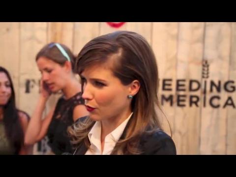 VIDEO : Sophia Bush Fires Back Against Abusive Twitter Imposter