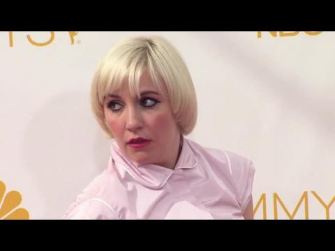 VIDEO : Lena Dunham Finally Decides to Pay Acts on Book Tour