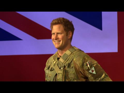 VIDEO : Prince Harry Ends Up In Wax And Courteney Cox Shows Off Her Ice